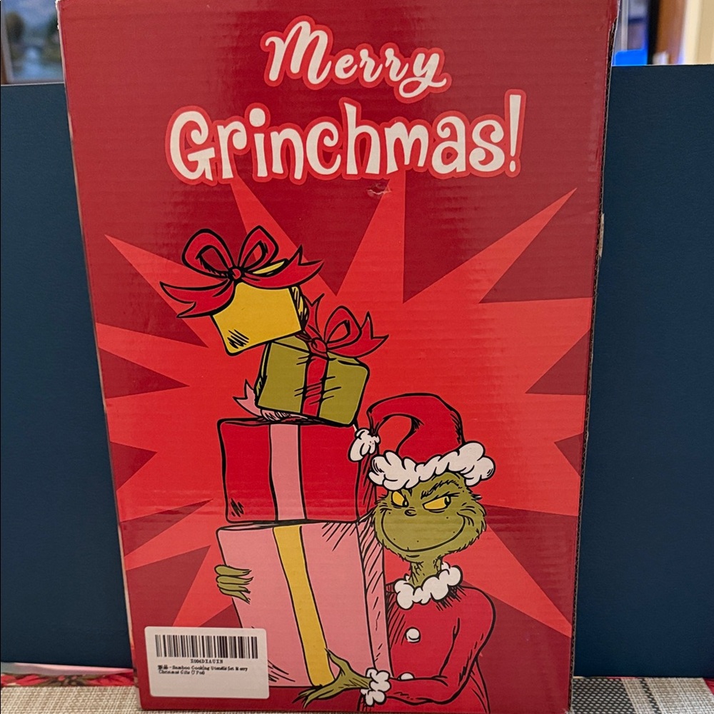 Grinch-themed bamboo spoons and kitchen apron  (7 pcs) - Picture 2 of 7